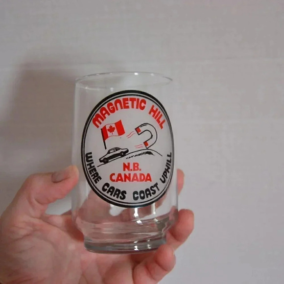 Vtg Magnetic Hill Souvenir  Glasses - Picture 4 of 8